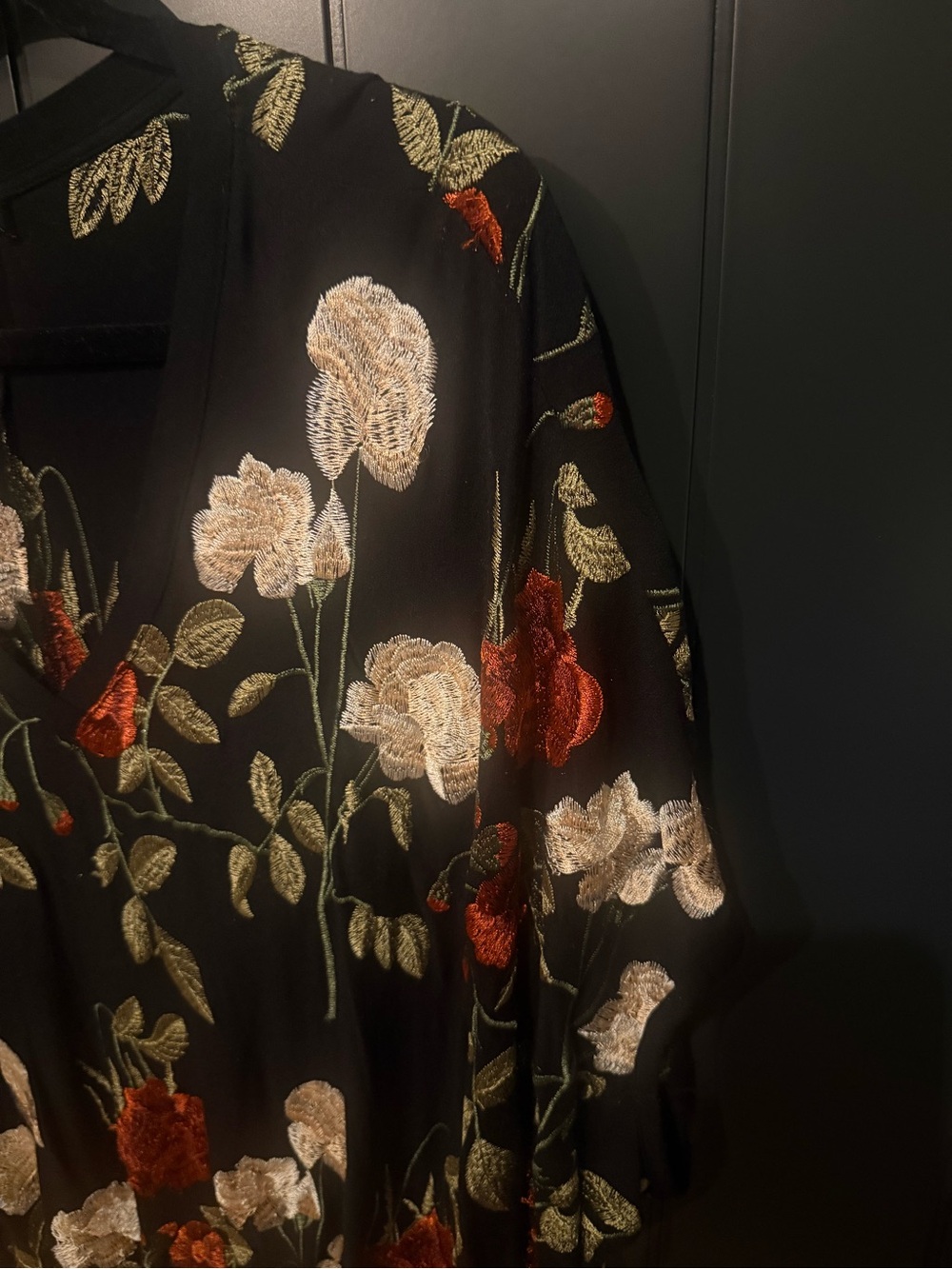 🌹 Anthropologie Akemi & Kin Allies Black Floral V-Neck Embroidered Blouse - Picture 3 of 14
